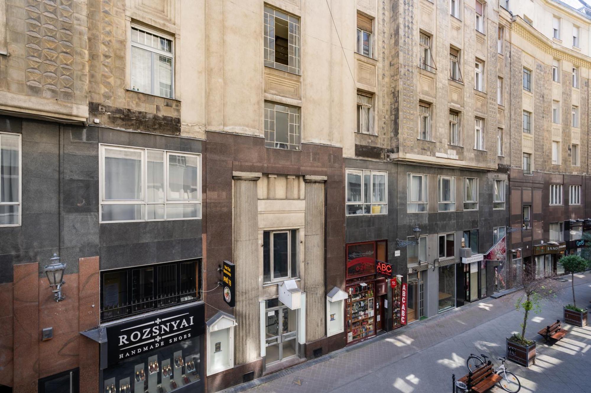 Vaci Loft Suites Budapeste Exterior foto